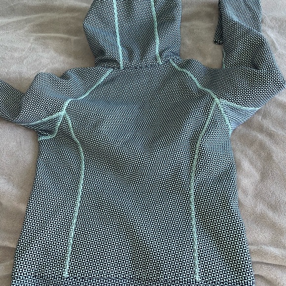 Lululemon Scuba hoodie - Picture 6 of 6